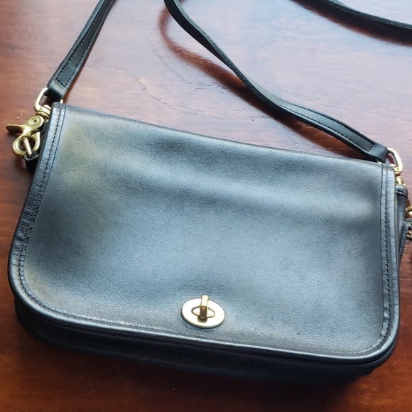 Adorable Coach Crossbody Purse - Picture 2 of 7